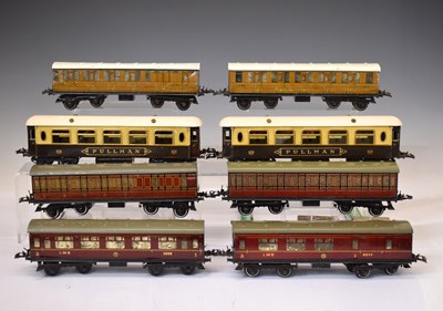 Lot 486 - Hornby - Collection of tinplate O gauge railway trainset carriages / cars