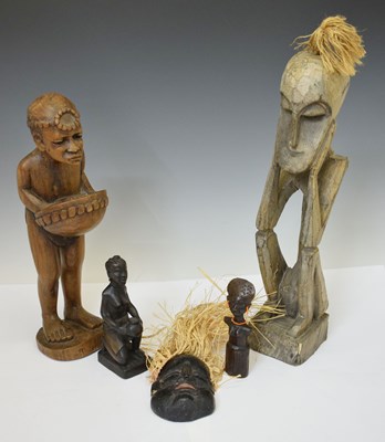 Lot 383 - A small quantity of African Ethnographica