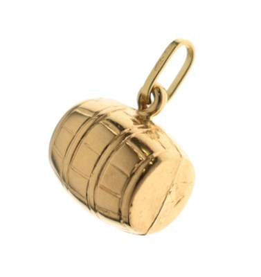 Lot 120 - 18ct gold charm modelled as a barrel