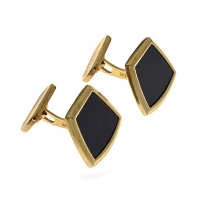 Lot 184 - Pair of onyx 9ct gold cufflinks