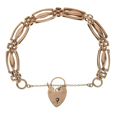 Lot 147 - Edwardian gate link 9ct gold bracelet with heart-shaped padlock