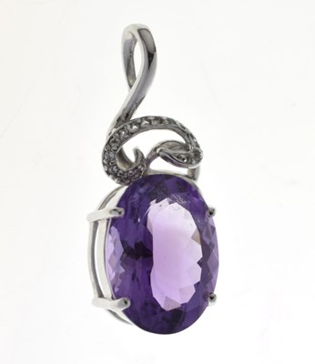 Lot 119 - 9ct white gold amethyst and white stone pendant (a/f)