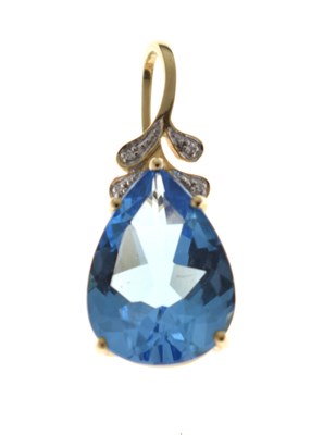 Lot 123 - Swiss blue topaz 9ct gold pendant