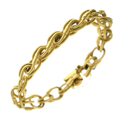Lot 81 - Middle Eastern high carat yellow metal fancy curb link bracelet