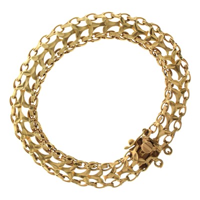 Lot 80 - Yellow metal bracelet, indistinct stamps to clasp