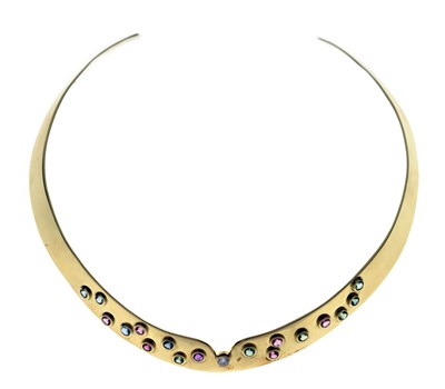 Lot 72 - Gem-set yellow metal torque necklace