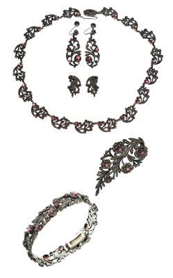 Lot 65 - Bernard Instone, (1891-1987) - Suite of garnet-set sterling silver jewellery