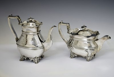 Lot Matched 19th century silver teapot and coffee pot